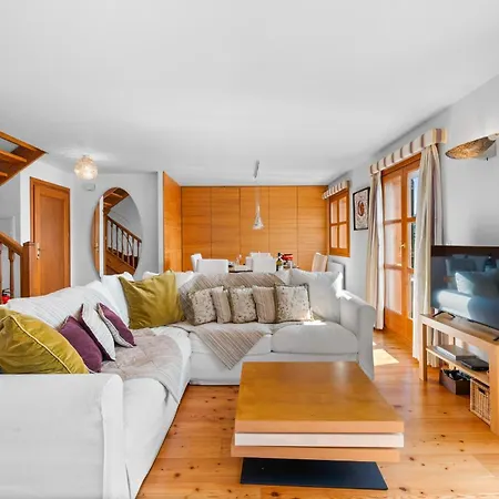 3br - Mountain View, Balcony And Parking *