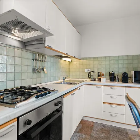 3br - Mountain View, Balcony And Parking Apartment