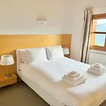 3br - Mountain View, Balcony And Parking Apartment *