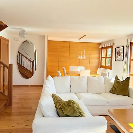 Apartment 3br - Mountain View, Balcony And Parking *